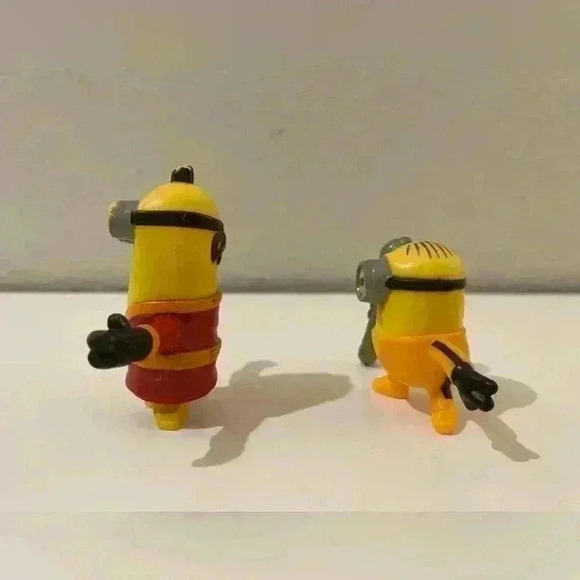 2019 Mcdonald's Two Minions Bath Robe Kevin and Kill Bill Figures‎ - Picture 2 of 11